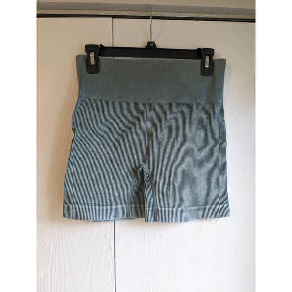 Colsie Women Nylon-Spandex High-Rise Seamless Workout Ribbed Bike Shorts Size L - Picture 1 of 4